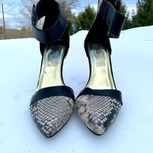 Charlotte‎ Russe “Python” women’s short ankle strap stiletto heels size 9